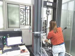 ?圖片新聞：中航金屬多工位高溫拉力試驗機(jī)投入使用